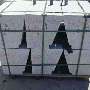 中卫 芝麻白异形坐凳，石凳