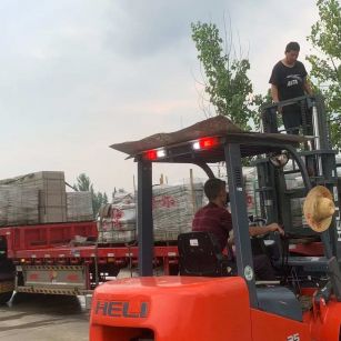 中卫 黄金麻冰裂纹，地铺石装车