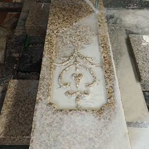 中卫 黄金麻花岗岩异形加工雕刻栏杆大柱