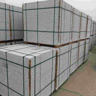 中卫 白麻花岗岩石材荔枝面地铺石（300*600*50）