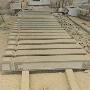 中卫 芝麻白异形加工雕刻-栏杆大柱，方柱