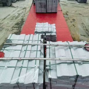 中卫 芝麻白仿形加直形路沿石出货日常