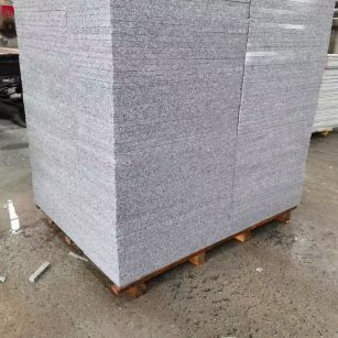 中卫 芝麻白火烧面1.8厚300*600地铺石，尺寸标准，厚薄均匀