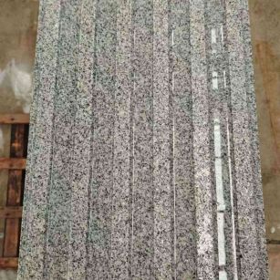 中卫 芝麻白花岗岩荔枝面雕刻盲道，盲条