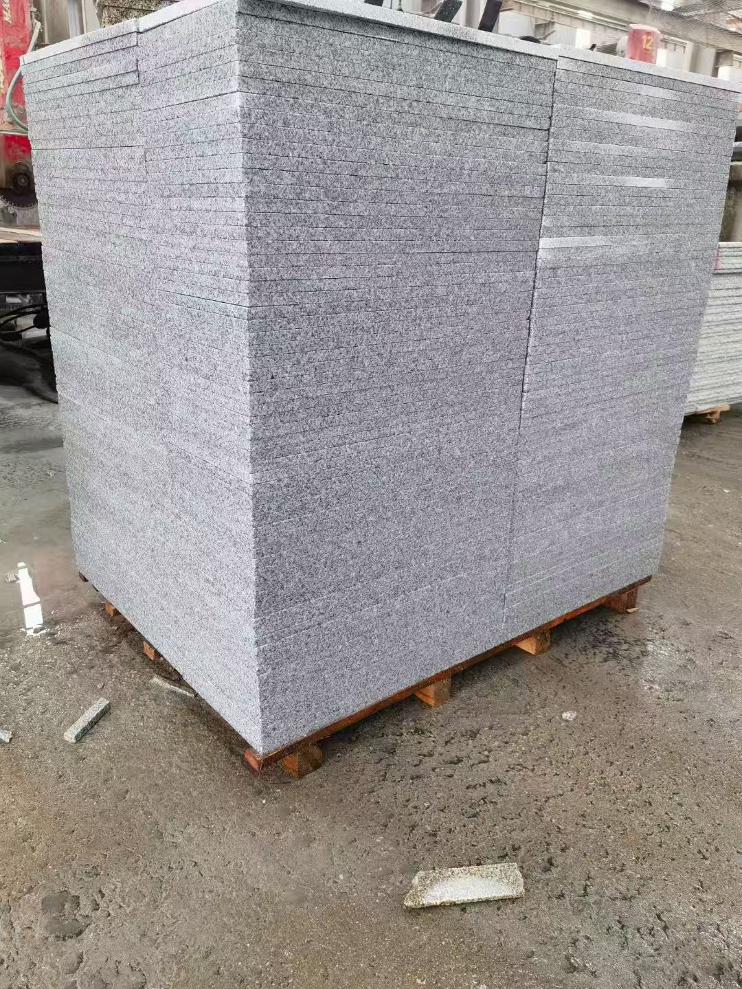 中卫 芝麻白火烧面1.8厚300*600地铺石，尺寸标准，厚薄均匀