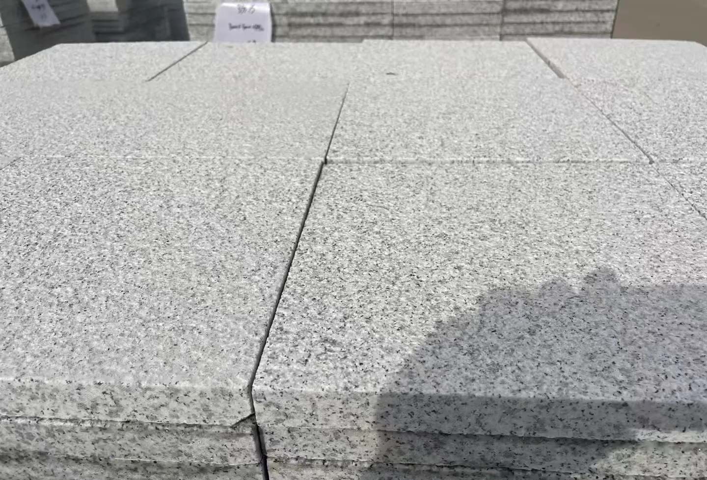 中卫 白麻花岗岩石材推荐 荔枝面地铺石