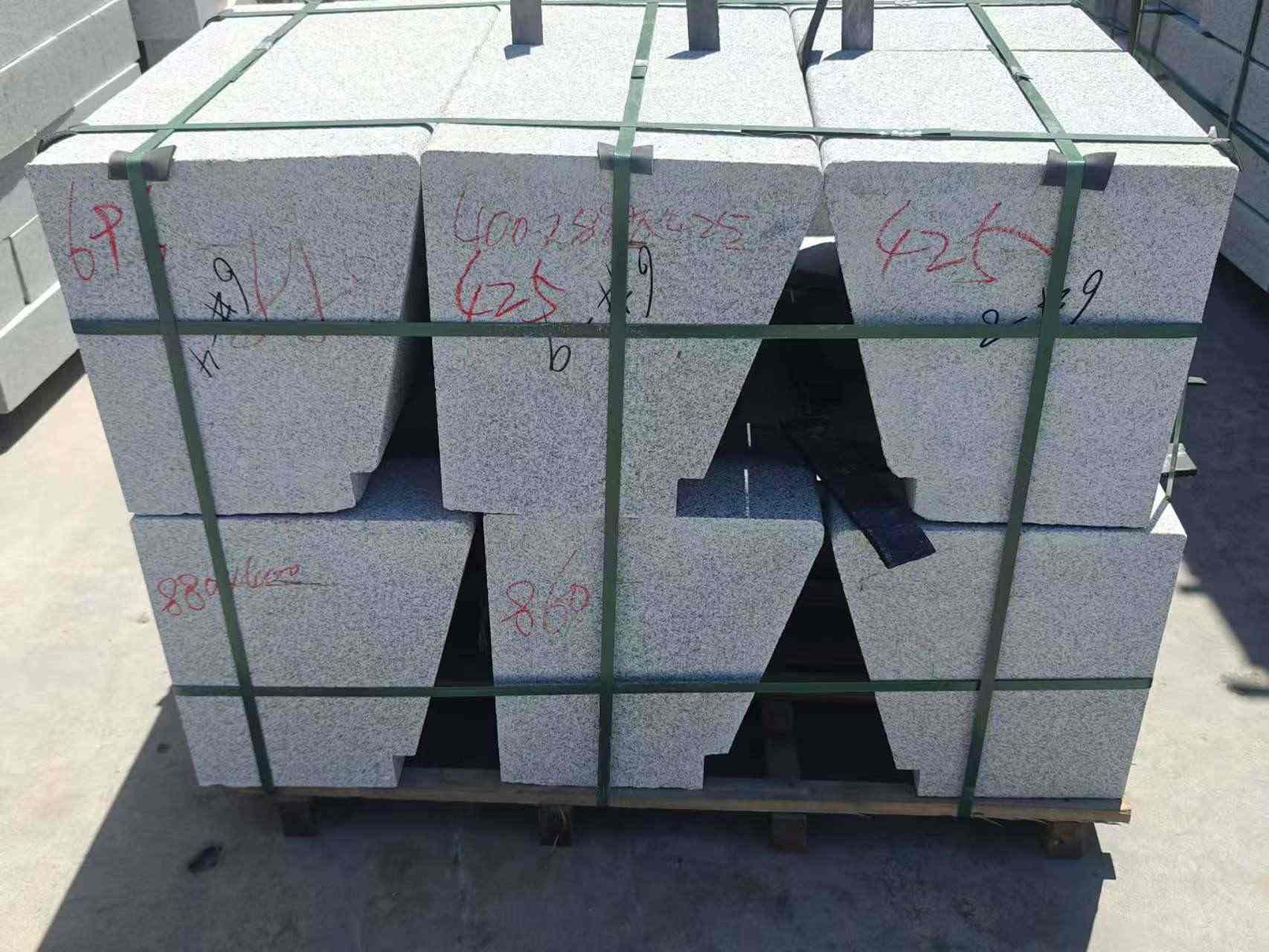 中卫 芝麻白异形坐凳，石凳