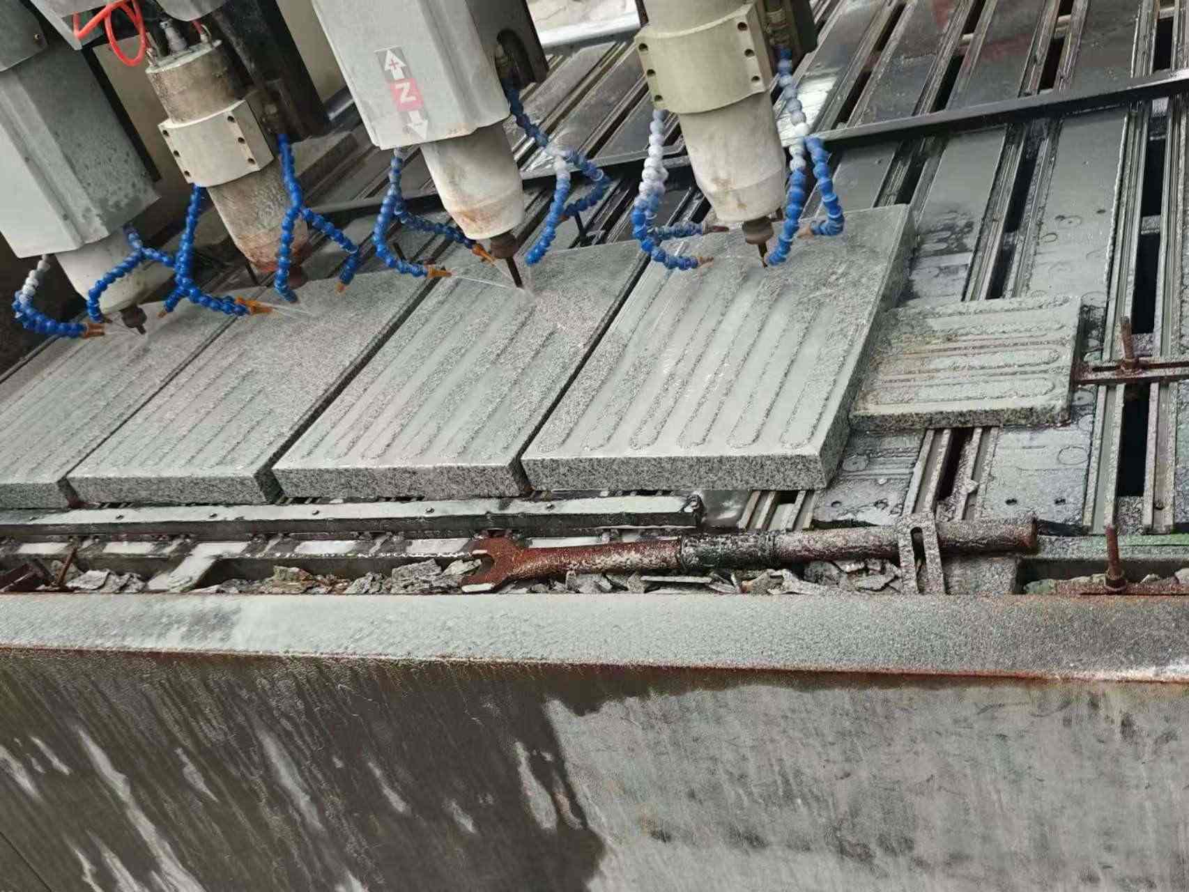 中卫 芝麻白花岗岩荔枝面盲道雕刻