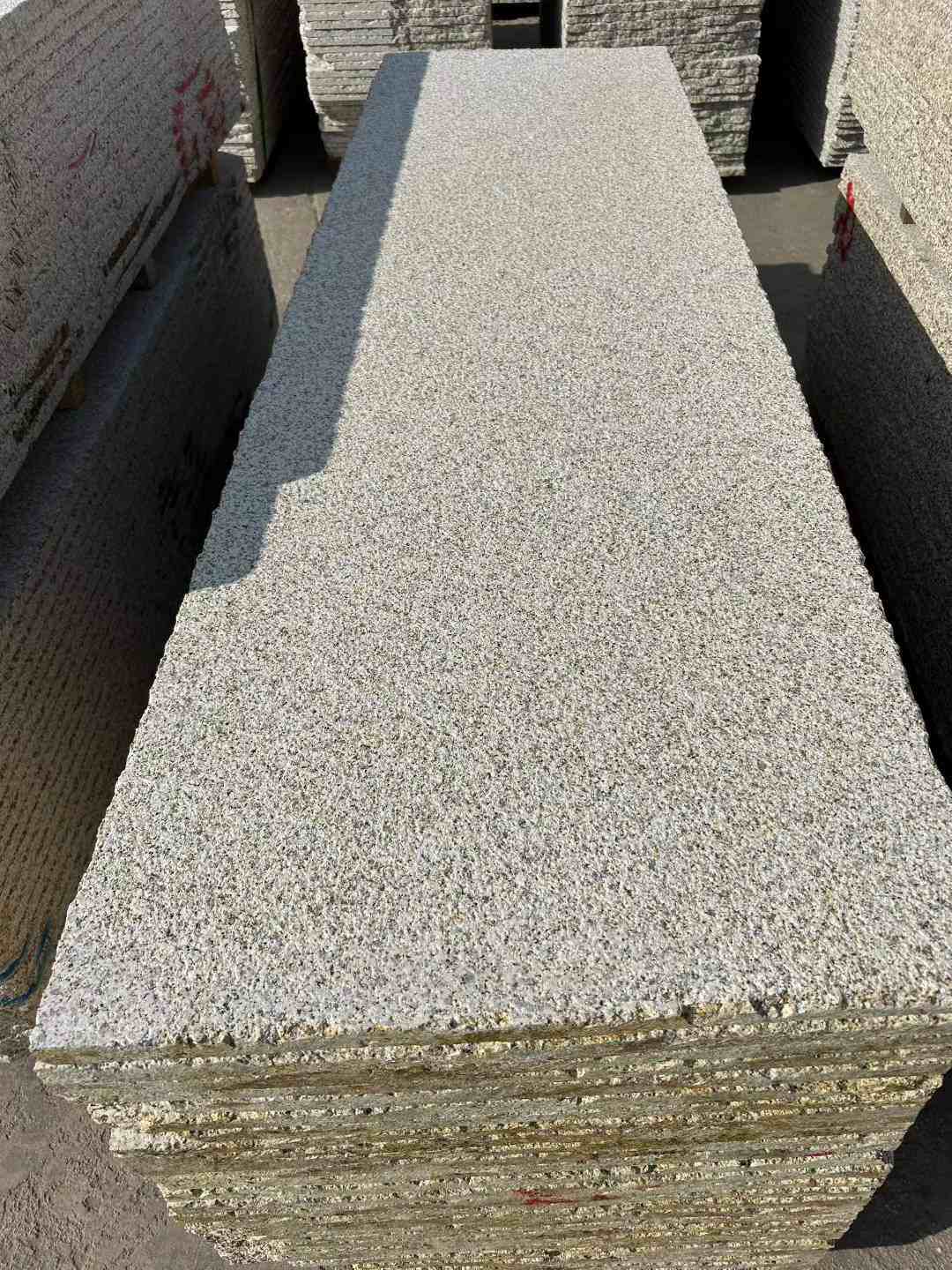 中卫 黄金麻花岗岩荔枝面毛板，半成品