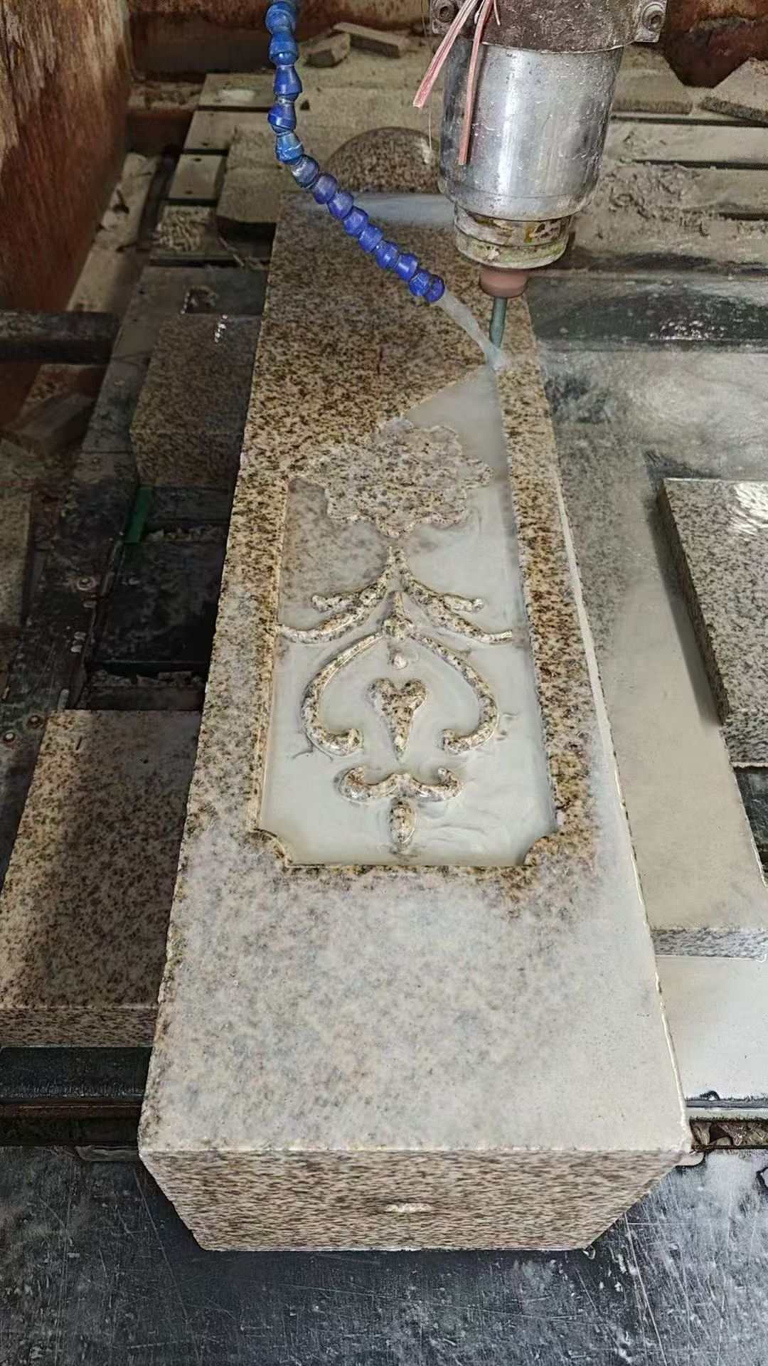 中卫 黄金麻花岗岩异形加工雕刻栏杆大柱