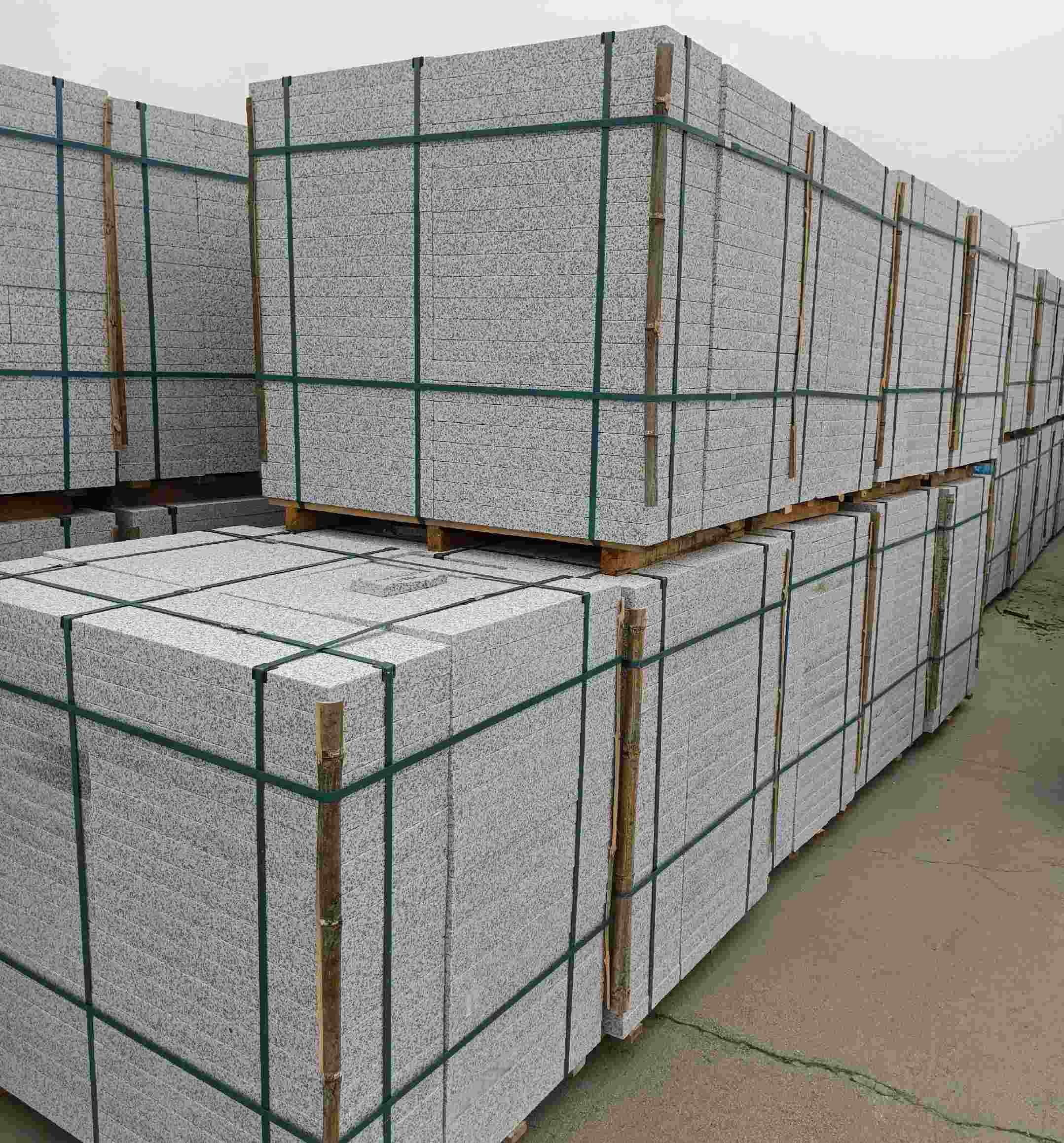 中卫 白麻花岗岩石材荔枝面地铺石（300*600*50）