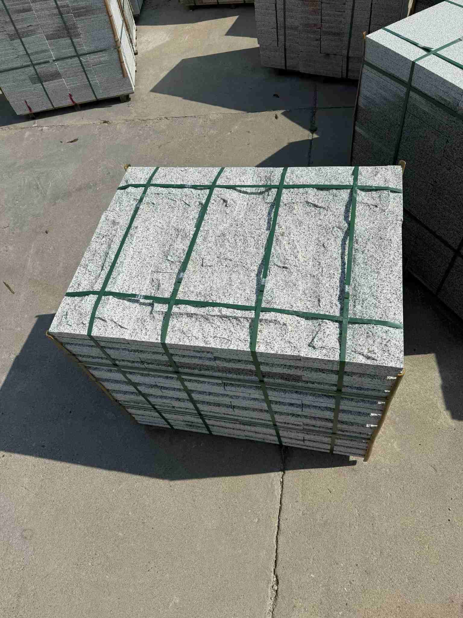 中卫 白麻花岗岩石材自然面蘑菇石成品