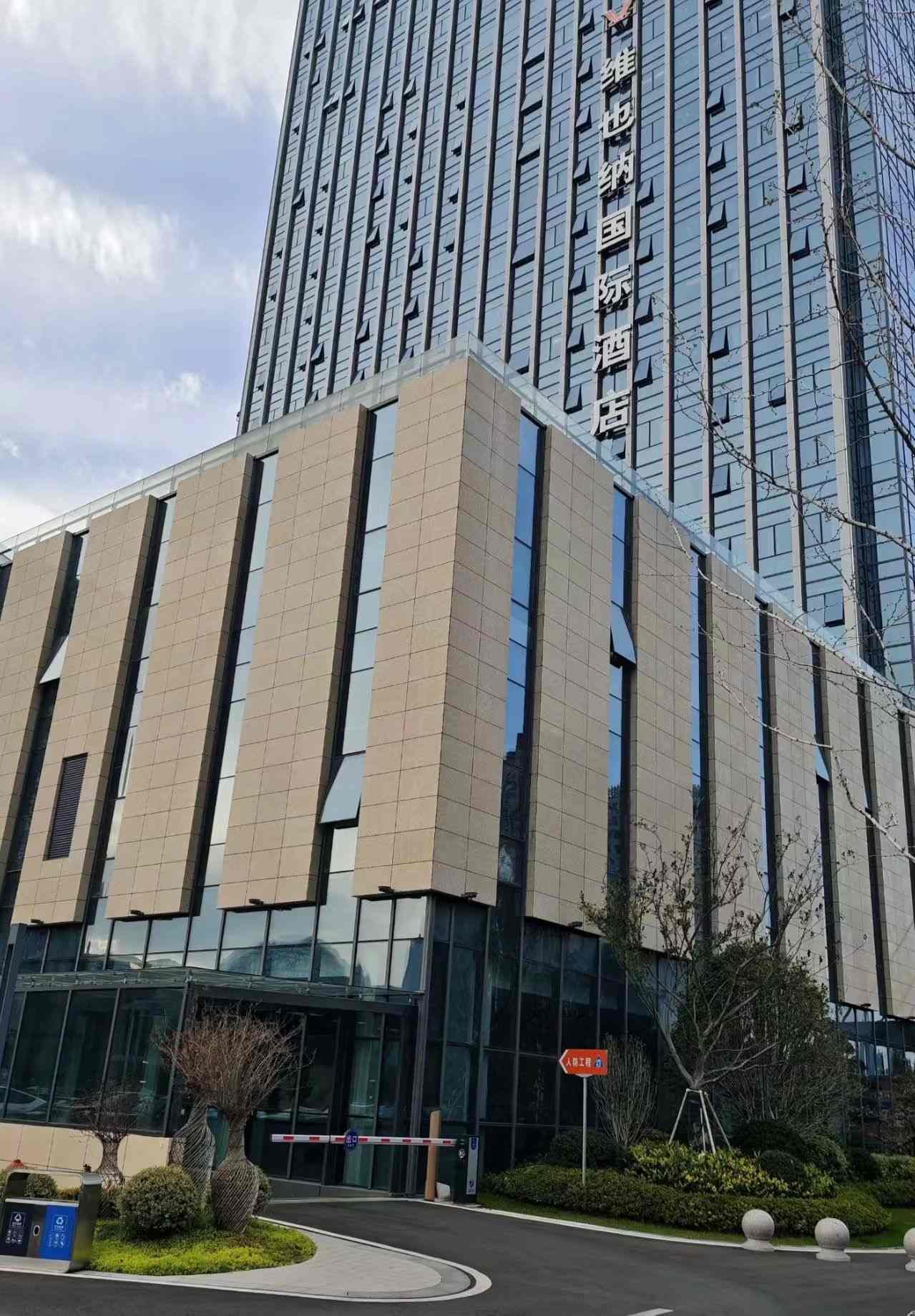 中卫 黄金麻花岗岩外墙干挂