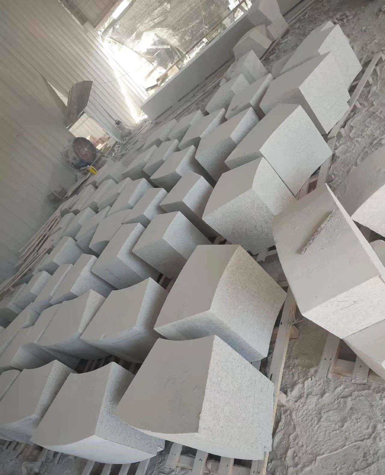 中卫 白麻花岗岩异形坐凳