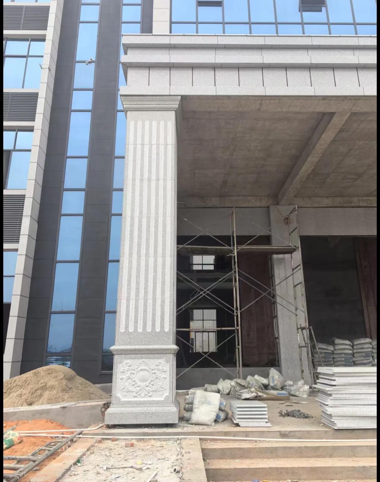 中卫 芝麻白光面花岗岩门楼大柱（罗马柱）配雕花底座