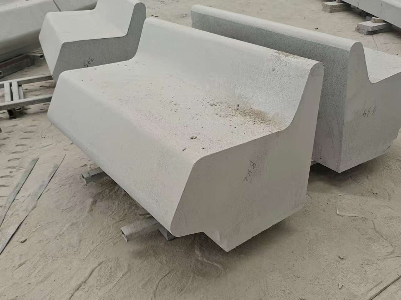 中卫 芝麻白花岗岩异形坐凳，石凳