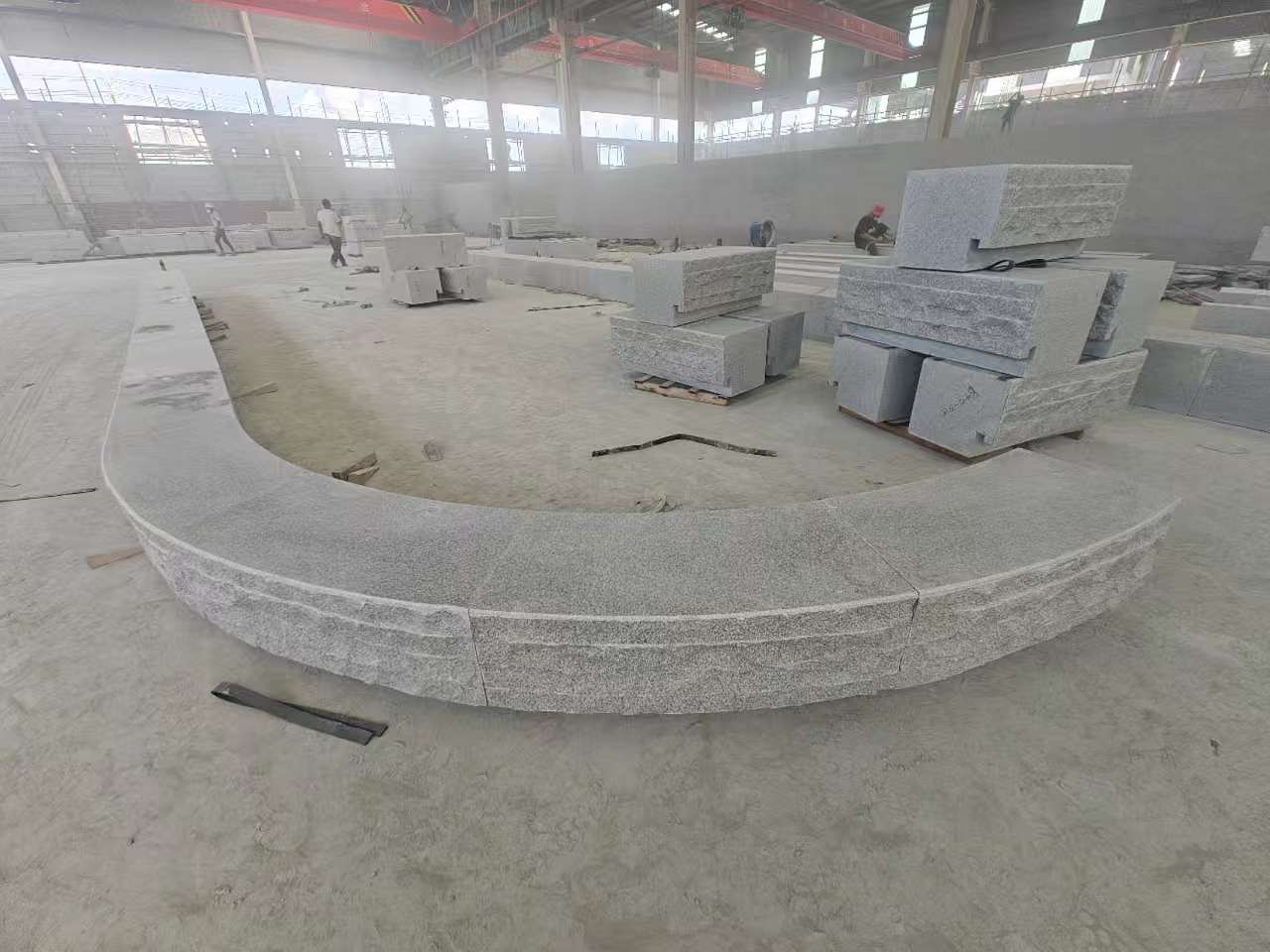 中卫 芝麻白异形坐凳，自然面光面弧形加工