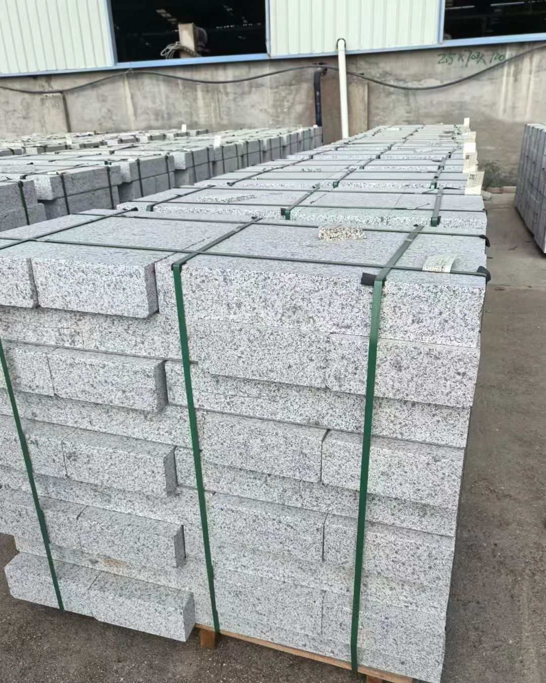 中卫 白麻花岗岩路沿石，弧形路沿石，道牙石，马路牙子，界石，路缘石，平沿石，直岩石，平缘石等