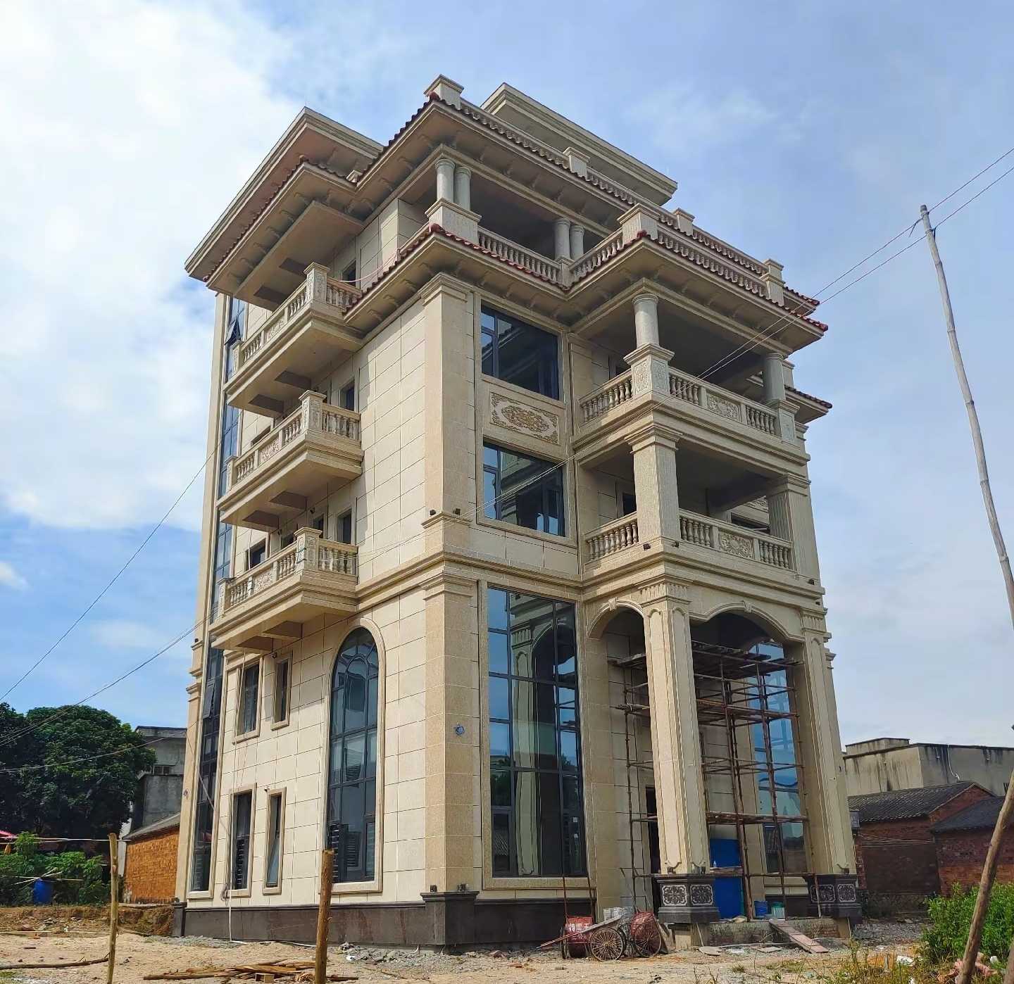 中卫 黄金麻花岗岩石材别墅外墙干挂搭配（雕花栏杆花瓶柱门楼罗马柱）