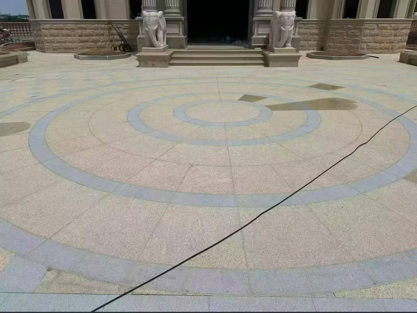 中卫 黄金麻芝麻灰花岗岩石材地铺拼接效果