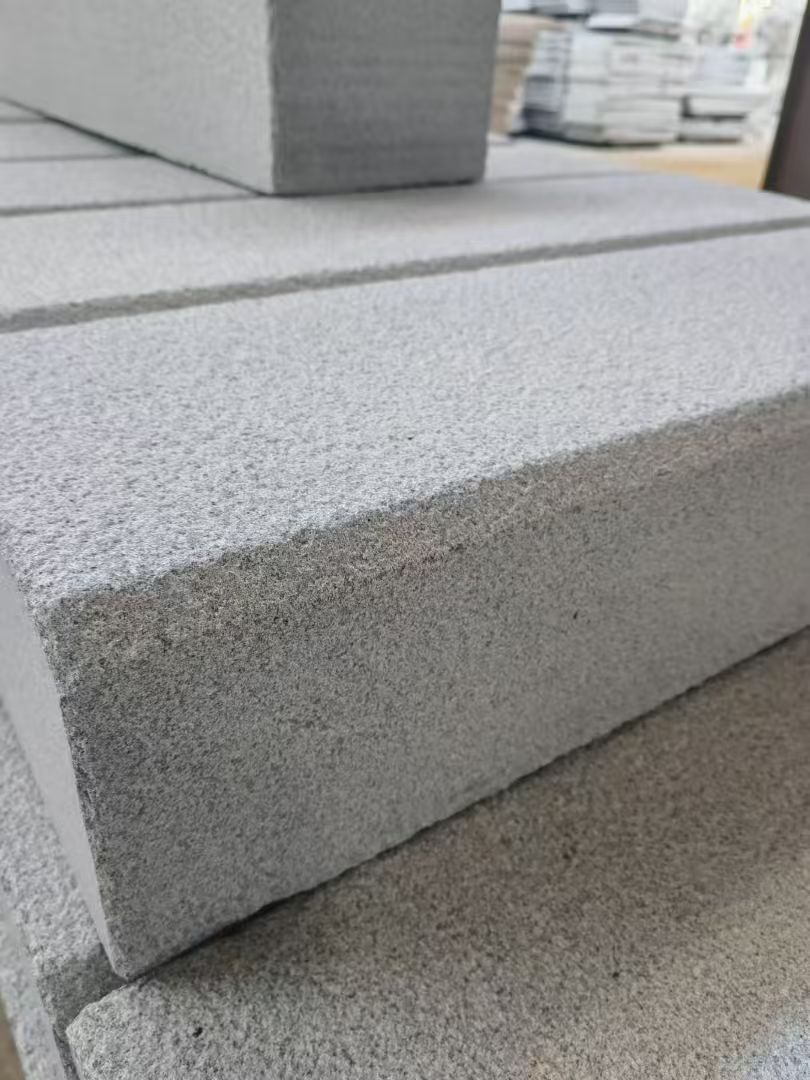 中卫 芝麻灰荔枝面路沿石