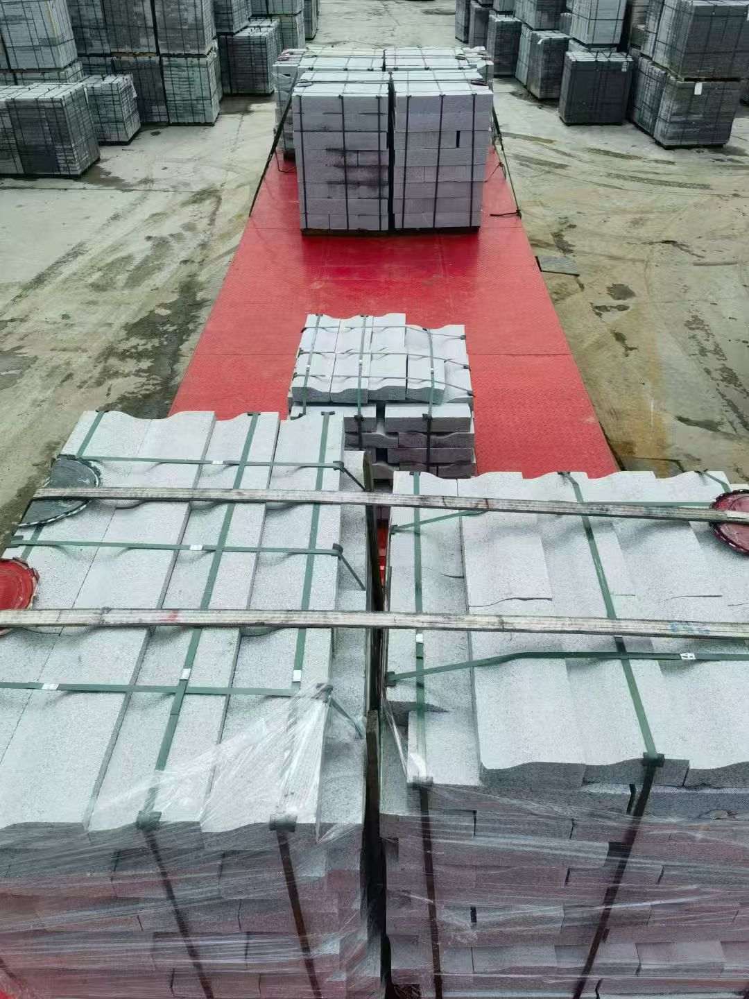 中卫 芝麻白仿形加直形路沿石出货日常