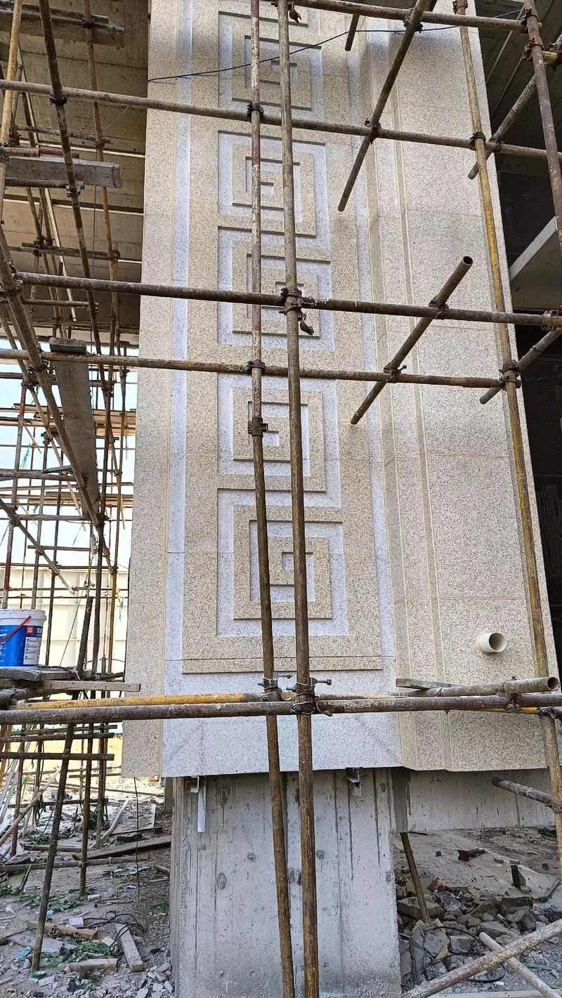 中卫 黄金麻花岗岩别墅外墙干挂回纹造型效果