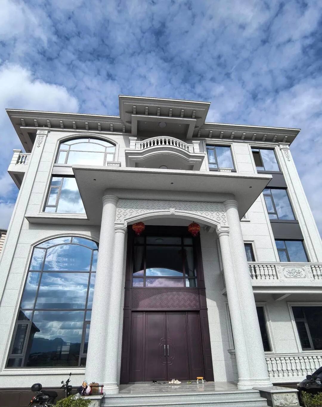 中卫白麻别墅外墙干挂石材效果示例