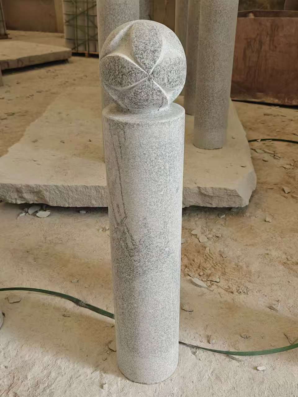 中卫 芝麻白花岗岩石材挡车石柱、停车柱、圆柱挡车柱、方柱挡车柱等