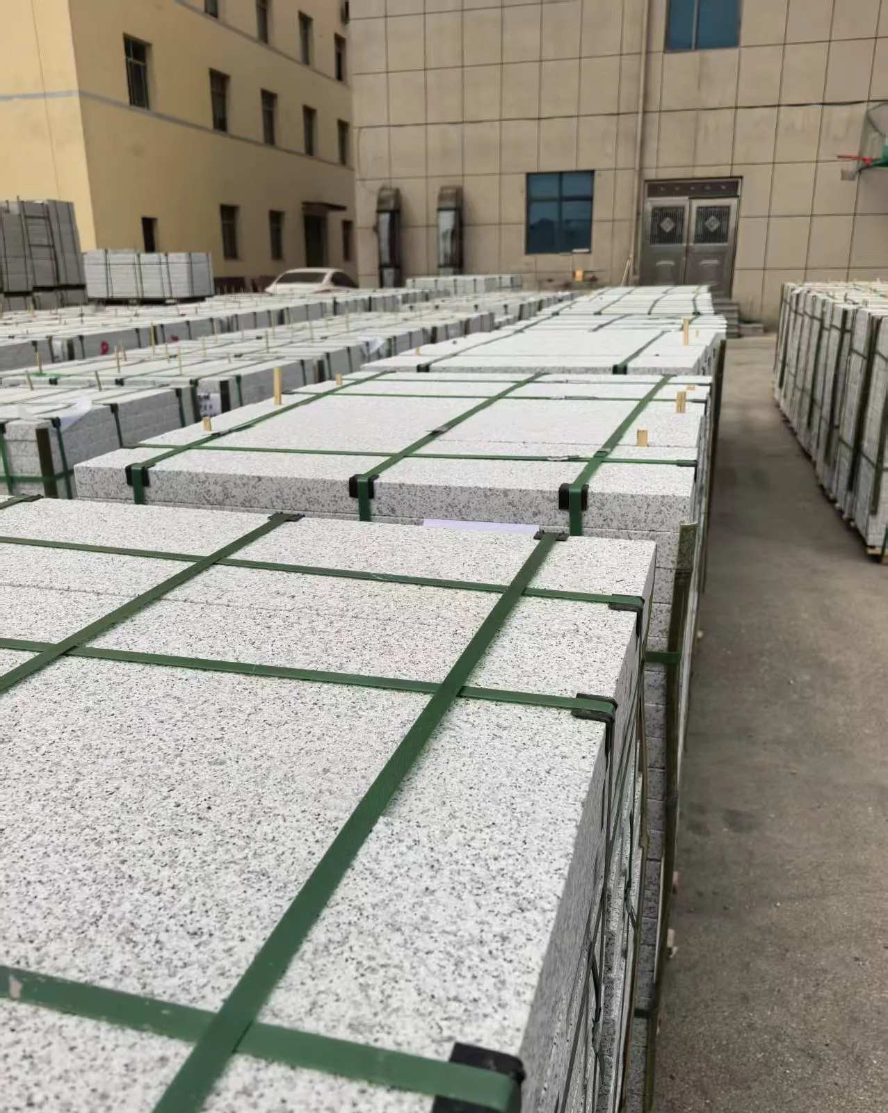 中卫 白麻花岗岩5.0公分荔枝面地铺石