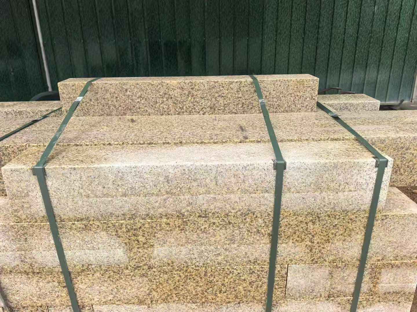 中卫 黄金麻花岗岩石材机切面栏杆料半成品