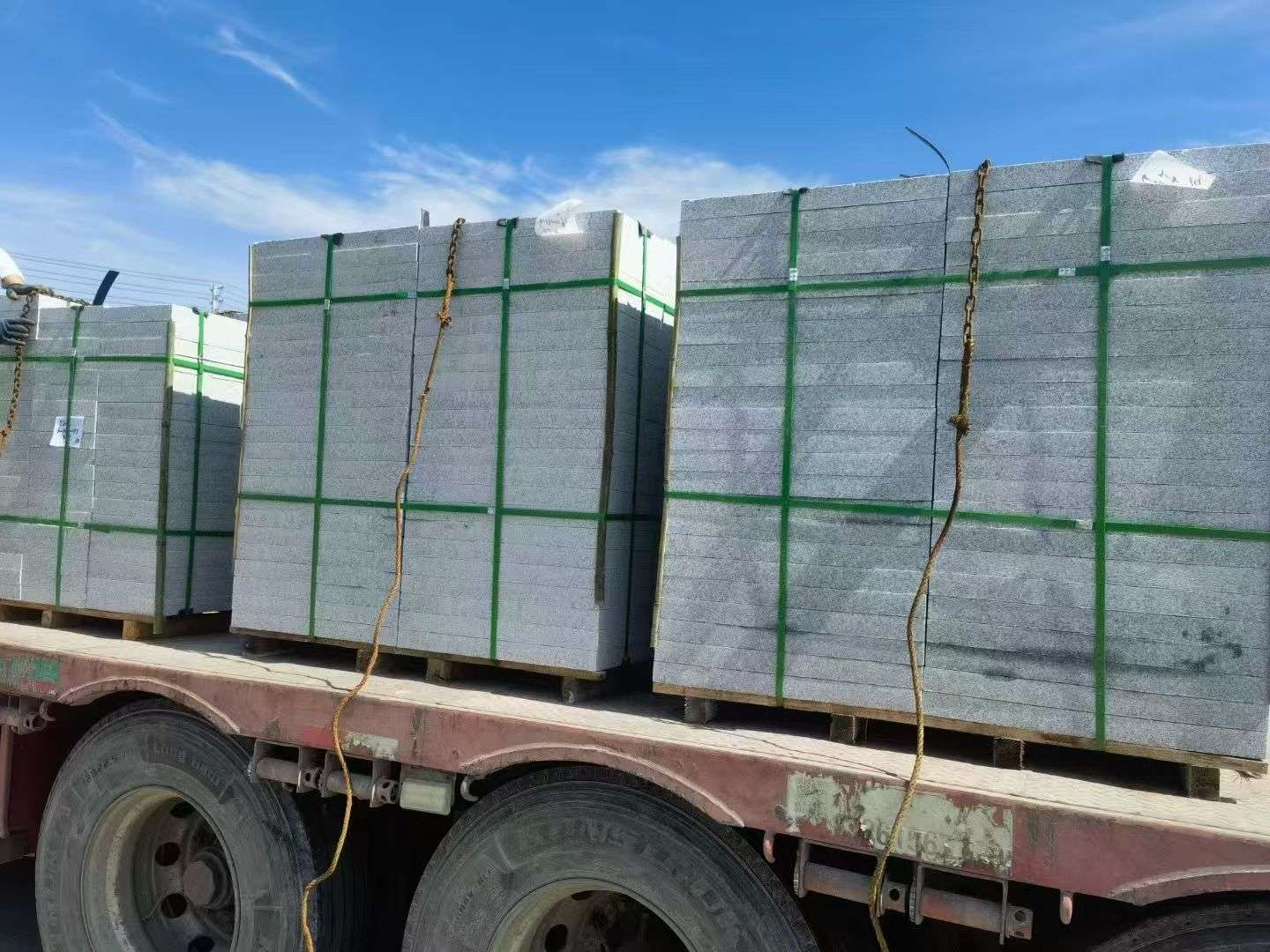 中卫 芝麻白花岗岩地铺石装车日常