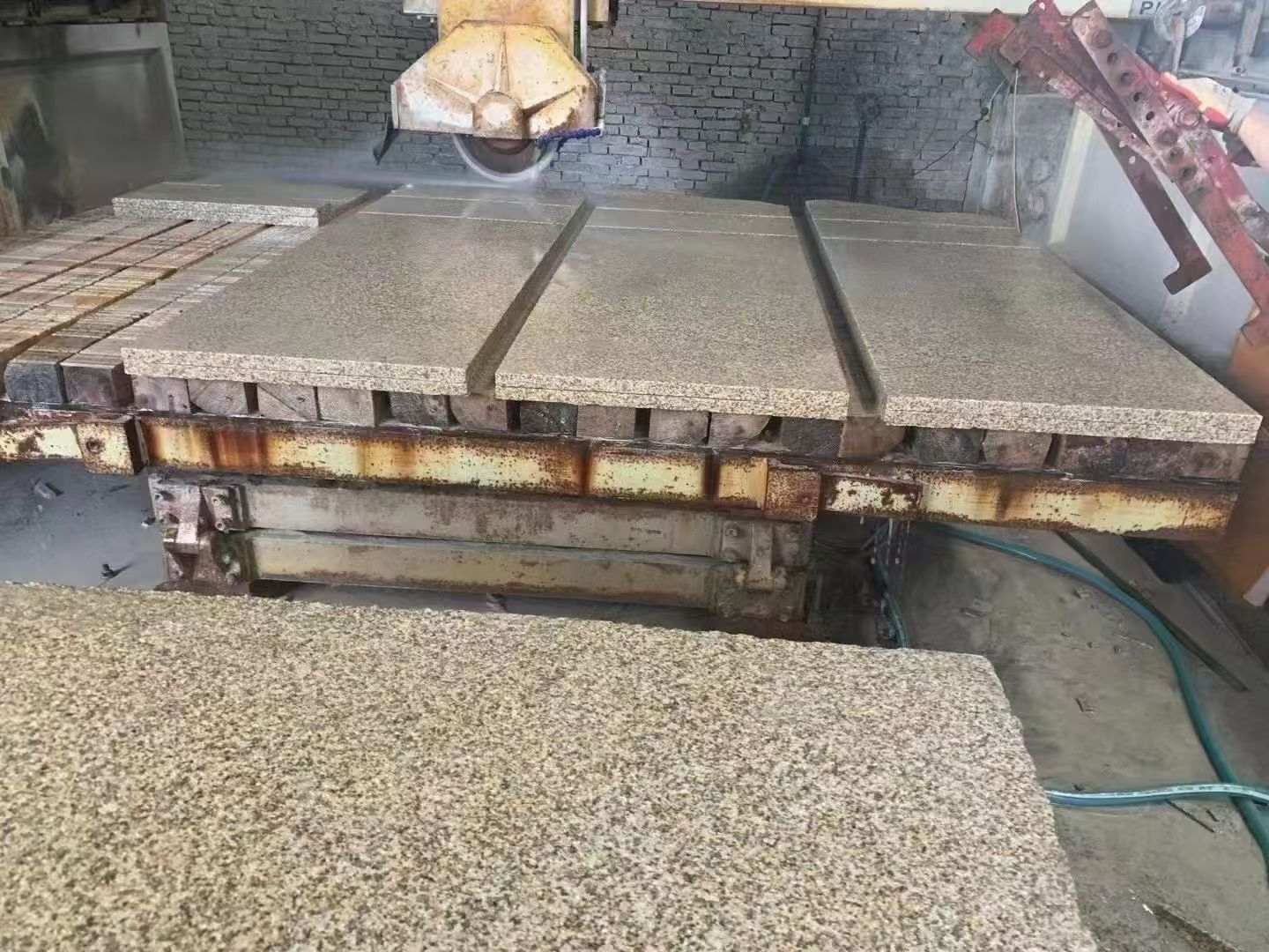 中卫 黄金麻荔枝面成品板加工