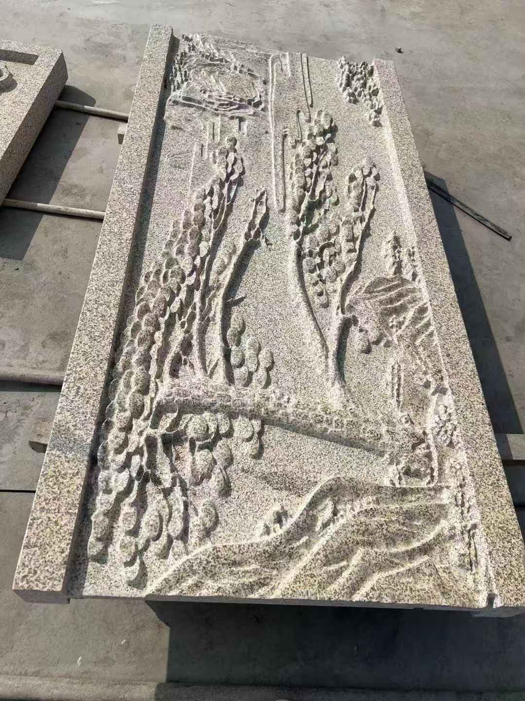 中卫 黄金麻雕刻板浮雕迎客松