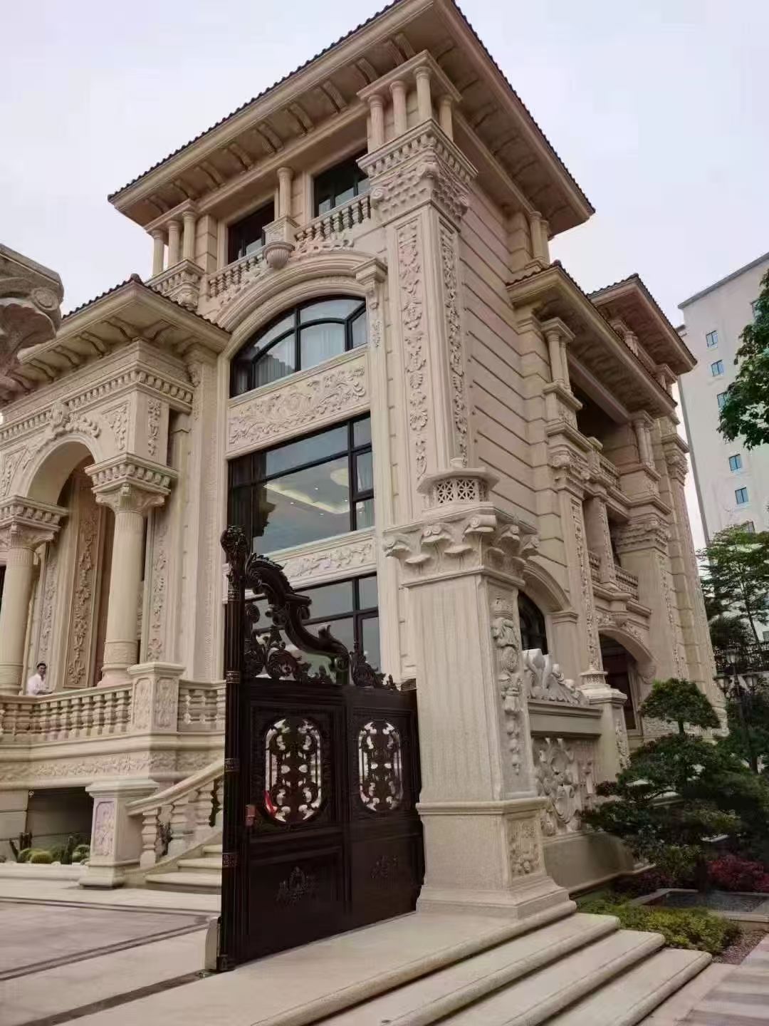 中卫 黄金麻花岗岩别墅外墙干挂效果展示